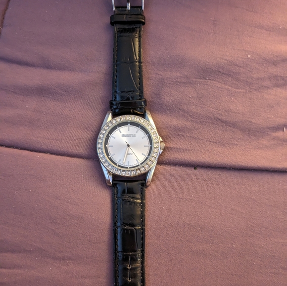 Manhattan watch with CZs around the face. Croton - Picture 1 of 5
